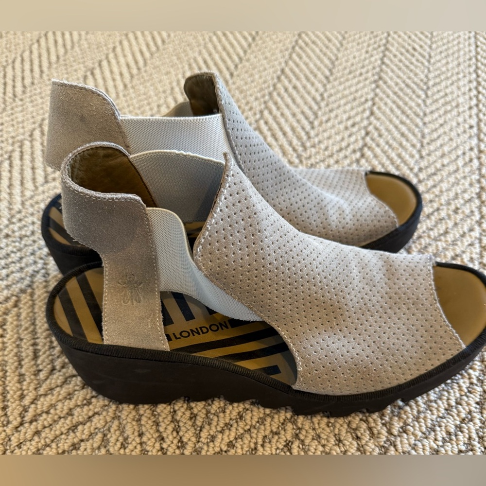 Fly London Biga Wedge Sandal Size 9
